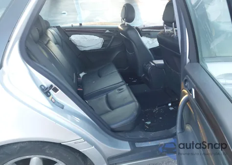 2003 Mercedes-Benz C 240 z USA, uszkodzony, nr VIN WDBRH61J73F389892